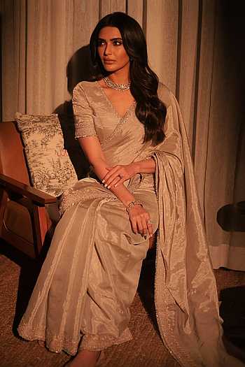 Silver Embroidered Saree With Unstitched Blouse Piece