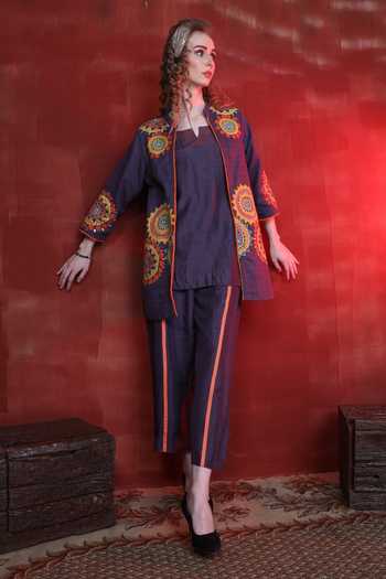 Naag Shirt - Nero Aari Embroidery in 'Linen' main image 0