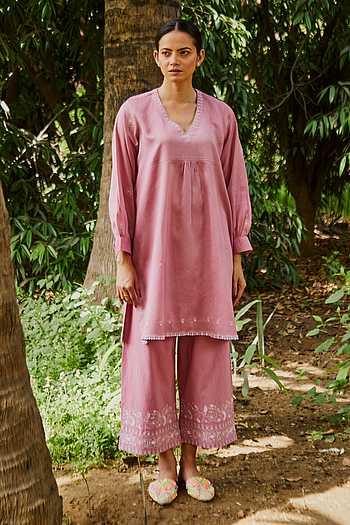 Women Pink Chanderi Embroidered Kurta with Pant & Printed Organza Dupatta