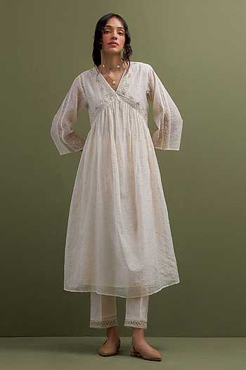 WomenMulticolor Chanderi Embroidered Sweetheart Neck Kurta Sets