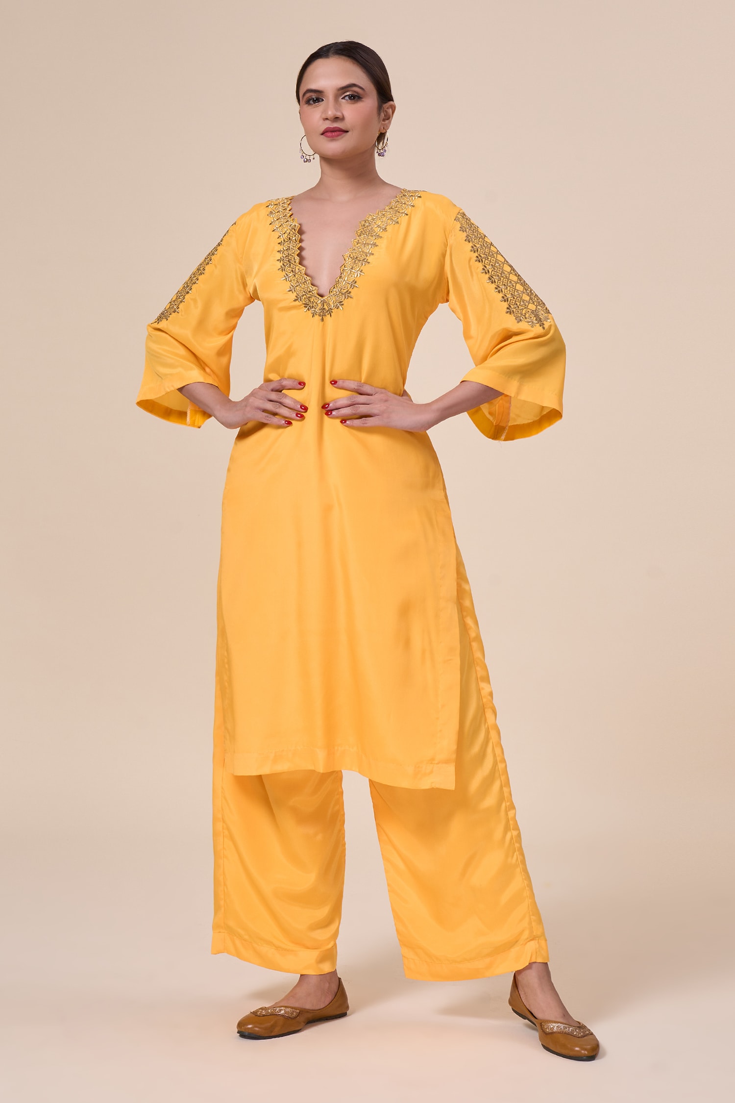 Zari Embroidered Border Kurta With Pant 