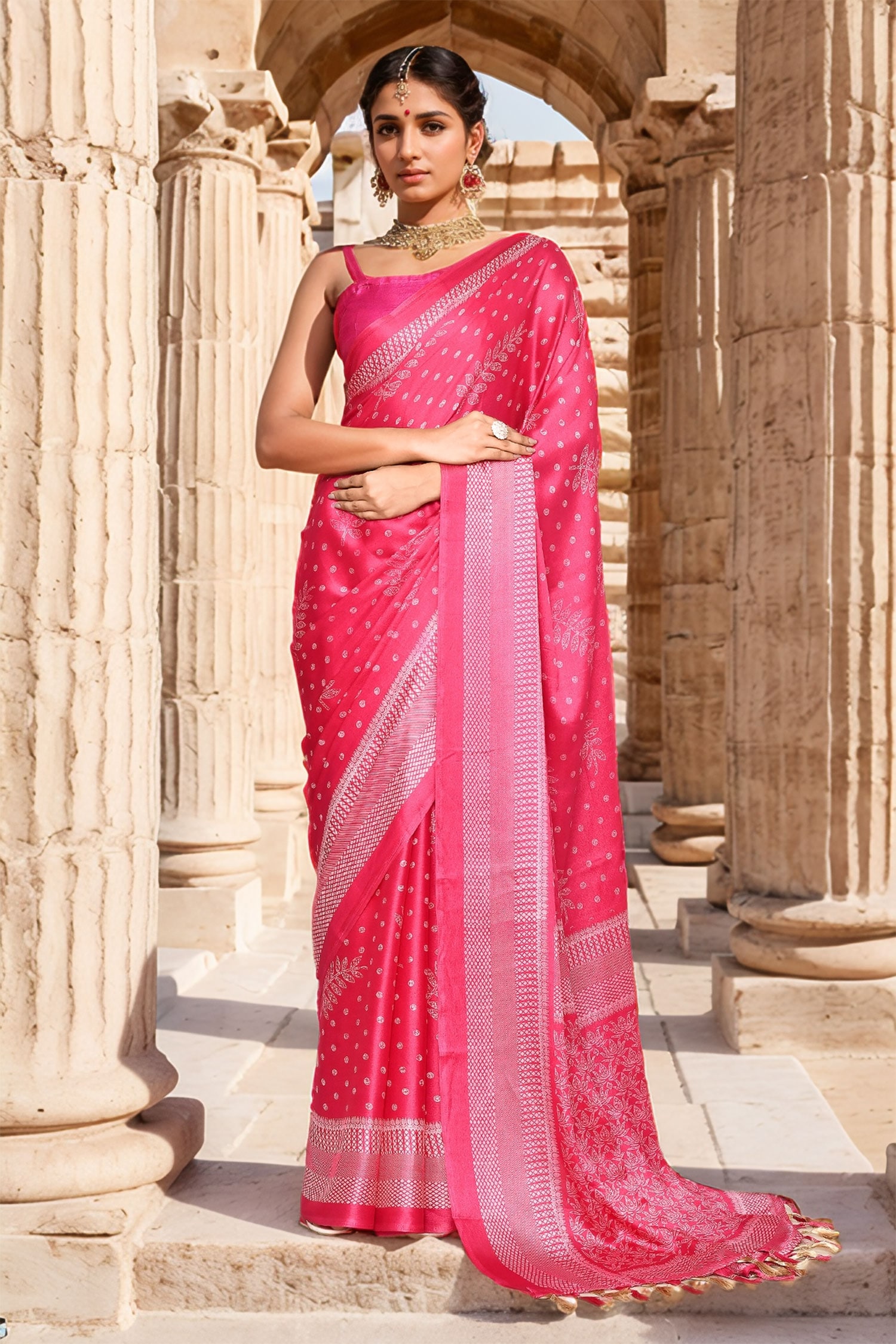 Circular Print Saree With Running Blouse Piece 