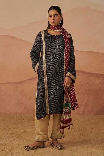 Gharchola Bandhani Print Phiran Set With Potli