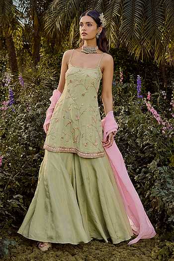 dress for sangeet party What to Wear to a Sangeet Party? : Sangeet Ceremony Style Guide Mohi fashion