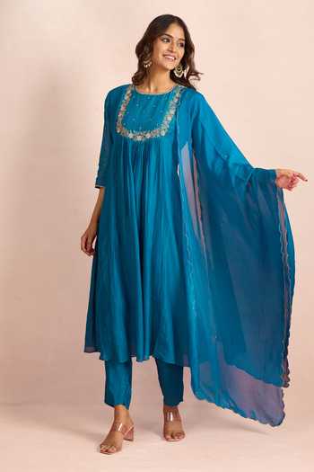 Floral Embroidered Yoke Kurta Set 