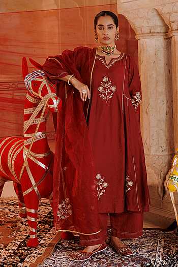 Aari Embroidered Kurta Set