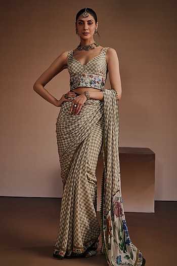 Checked Pattern Saree With Blouse