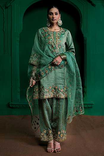 Malaika Aari Work Kurta Set