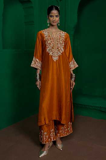 Tanuja Embroidered Kurta & Pant Set