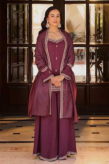 Izar Embroidered Kurta Set