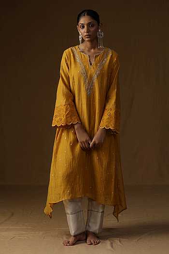 Sakhi Noor Swarn Kurta Set