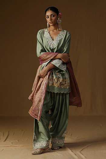 Vanya Harit Embroidered Kurta Set
