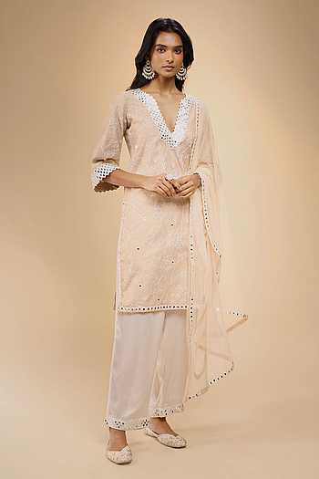 Butti Embroidered Chanderi Kurta Set 
