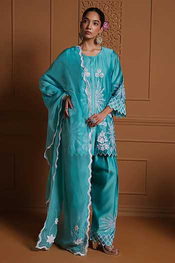 Inayat Floral Embroidered Kurta Set