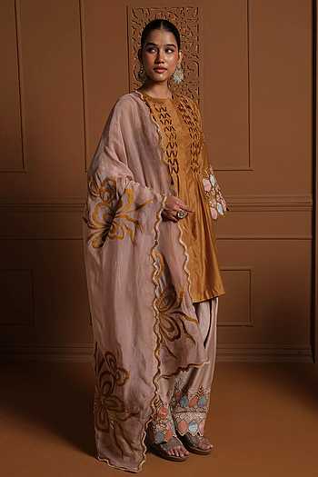 Roohi Smocked Kurta Set