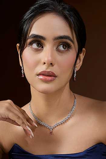 Cutout Motif Necklace Set 