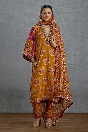 Sunehri Virasa Patola Kurta Set