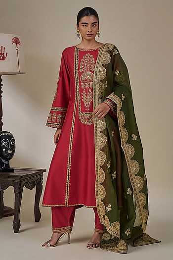 Ishq Ilaichi Embroidered Kurta Set