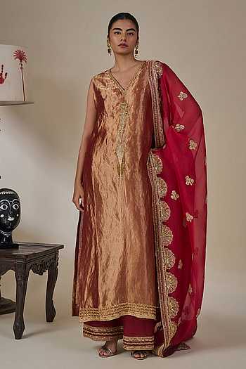 Khwaab Ki Kahaani Embroidered Kurta Set