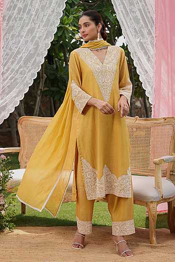 Aria Dori Embroidered Kurta Set