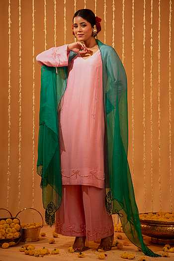 Embroidered Kurta Set With Cape