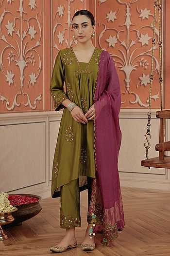 Nira Dori Embroidery Silk Chanderi Kurta Set