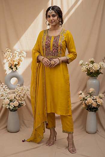 Floral Embroidered Kurta Set