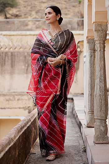 Leheriya Stripe Pattern Saree With Blouse