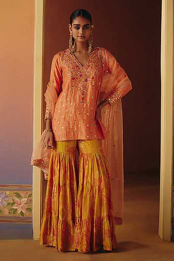 Soni Embroidered Kurta Set