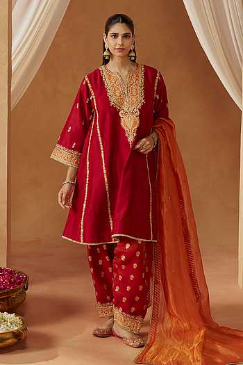 Maahgul Embroidered Kurta Set