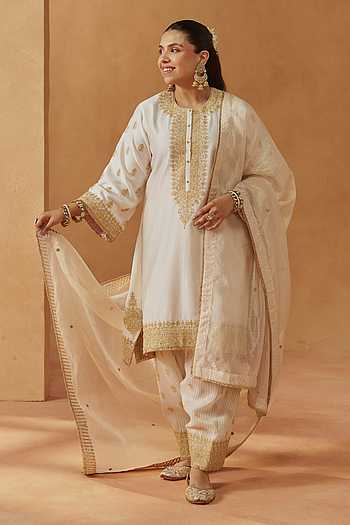 Zeenal Embroidered Kurta Set