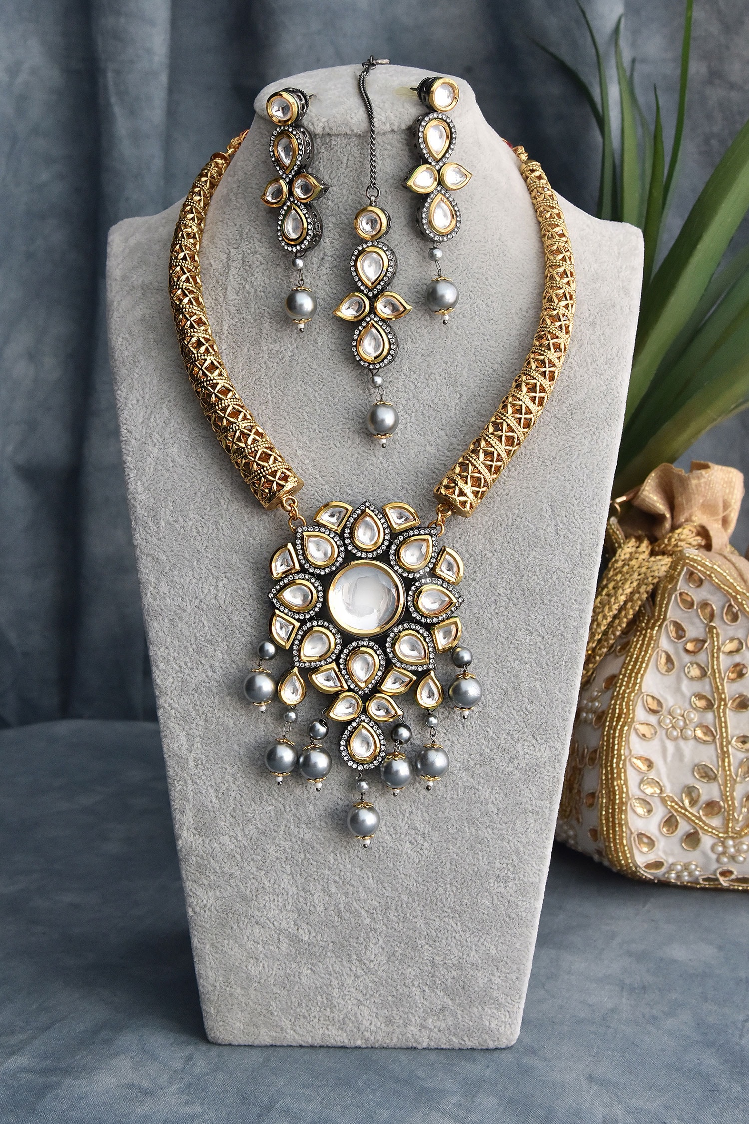 Swabhimann Jewellery Gold Plated Kundan And Pearls Embellished Necklace Set