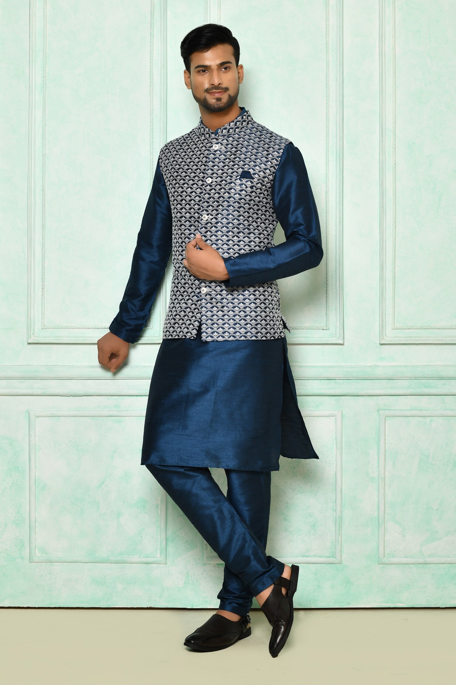 Arihant Rai Sinha Blue Kurta: Silk Embroidery Floral Bundi And Set For Men