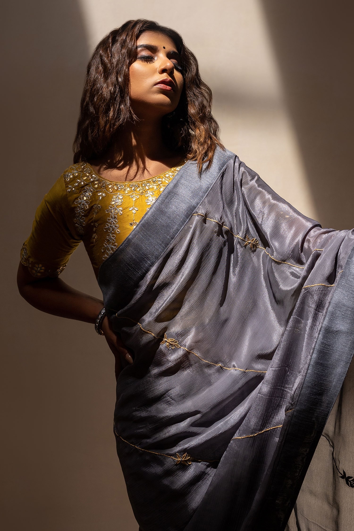 Vichitra Silk Woman Grey Saree With Heavy Lace and Blouse – Stilento