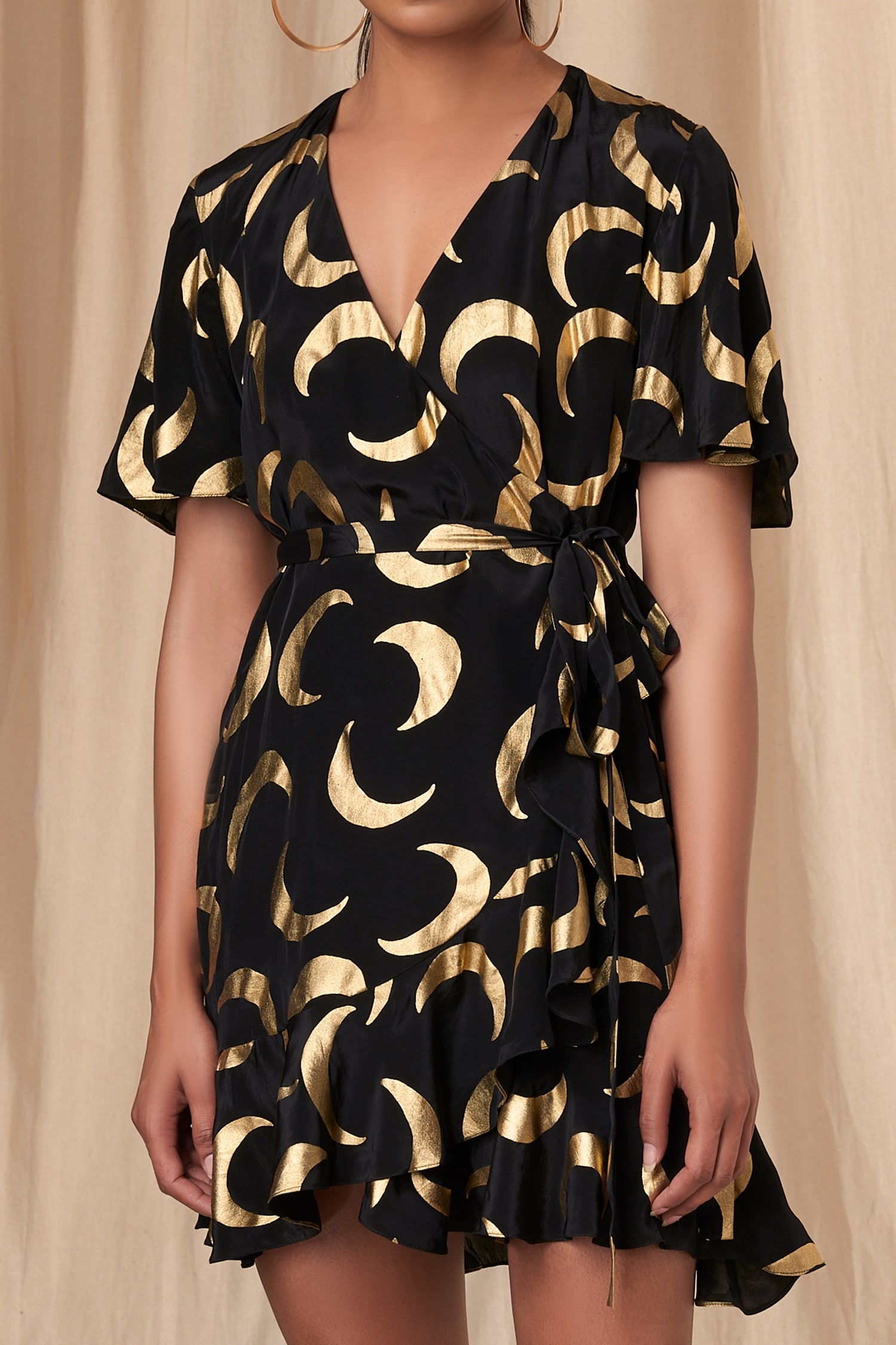 Buy Black Crepe Spread Collar Color Block Dress For Women by Masaba Online  at Aza Fashions.