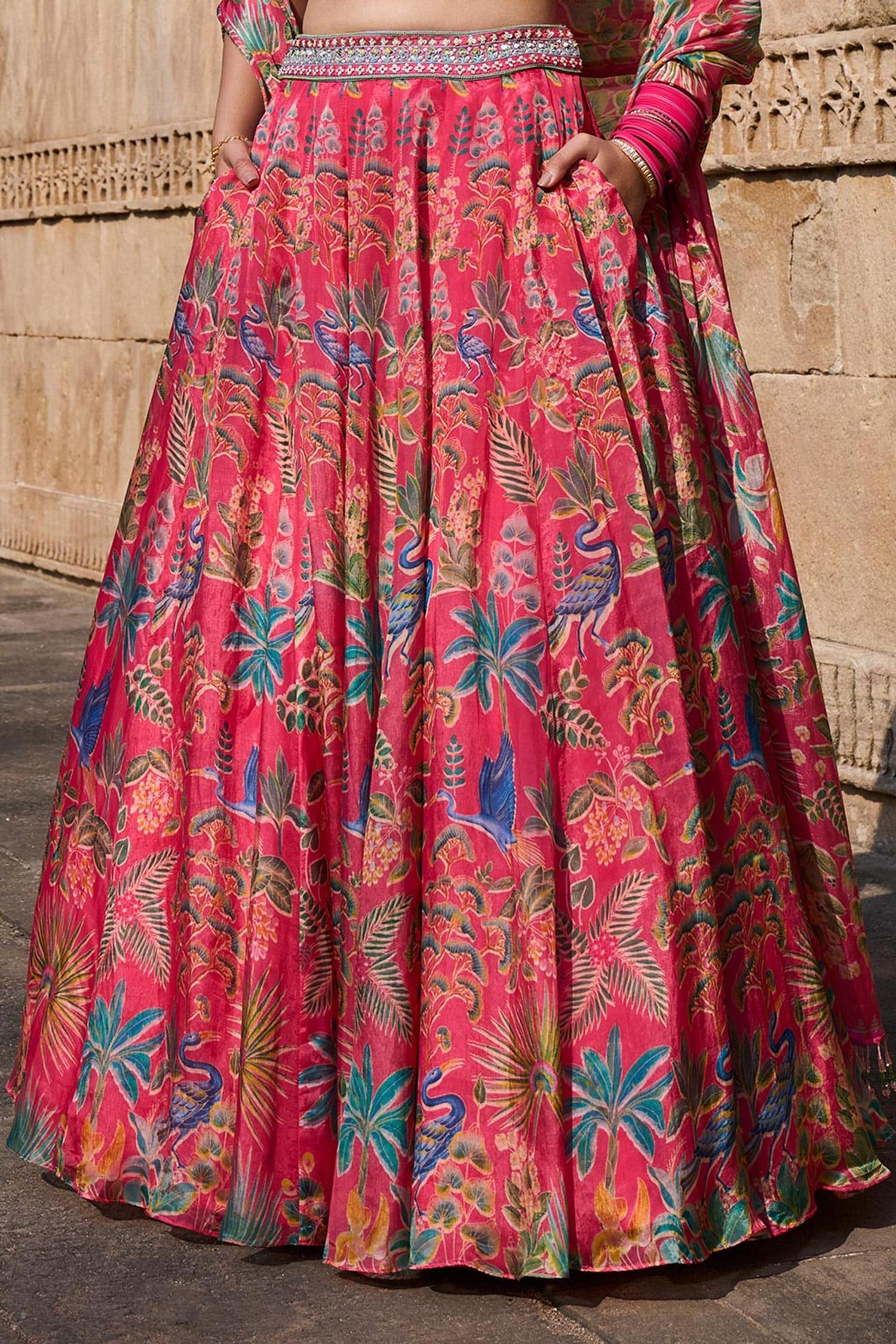 loveyatri Songy=Dholida #warina Hussain | Fashion drawing dresses,  Necklines for dresses, Wedding dress necklines