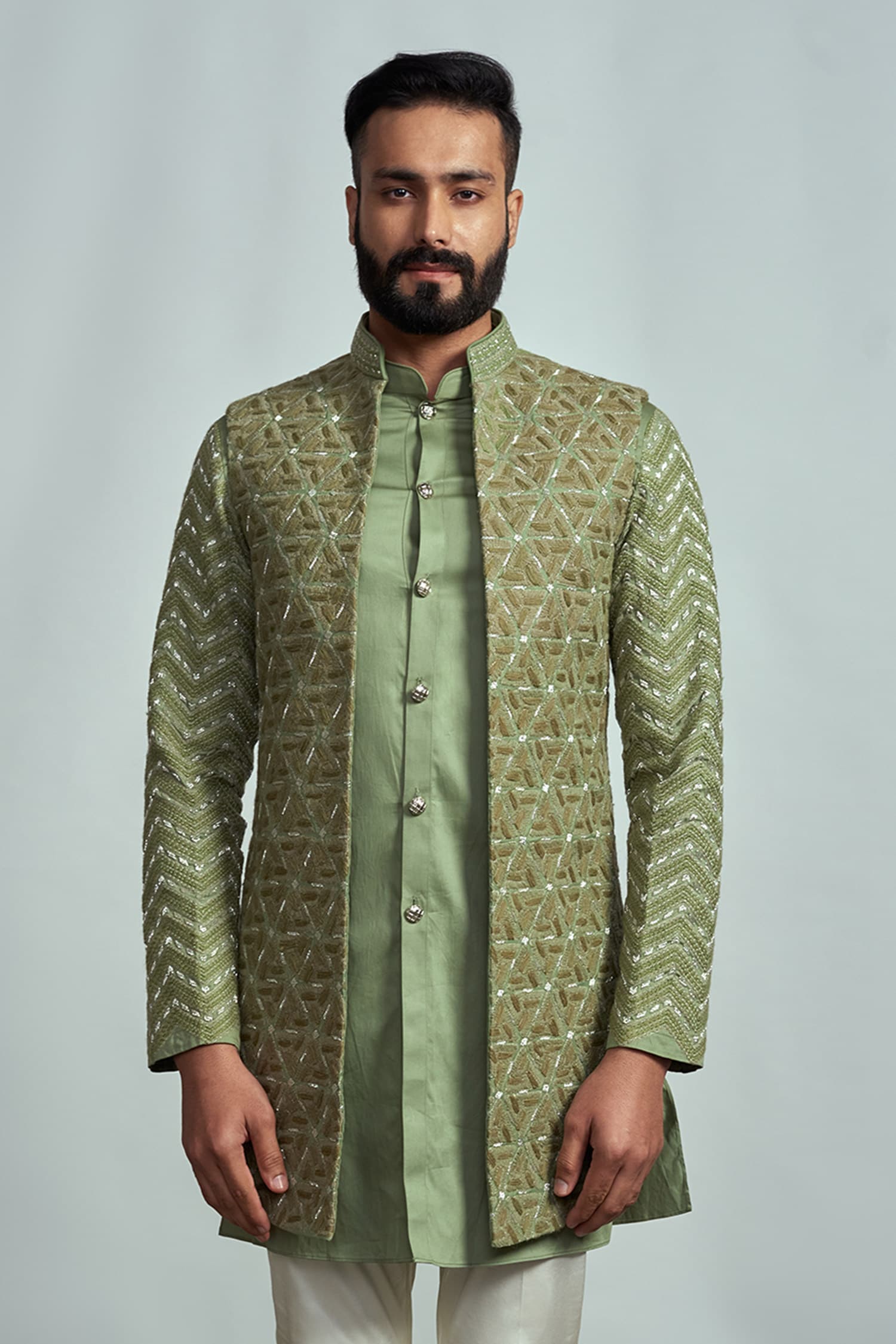 Arjun Kilachand Green Suiting Embroidered Bundi And Kurta Set For Men