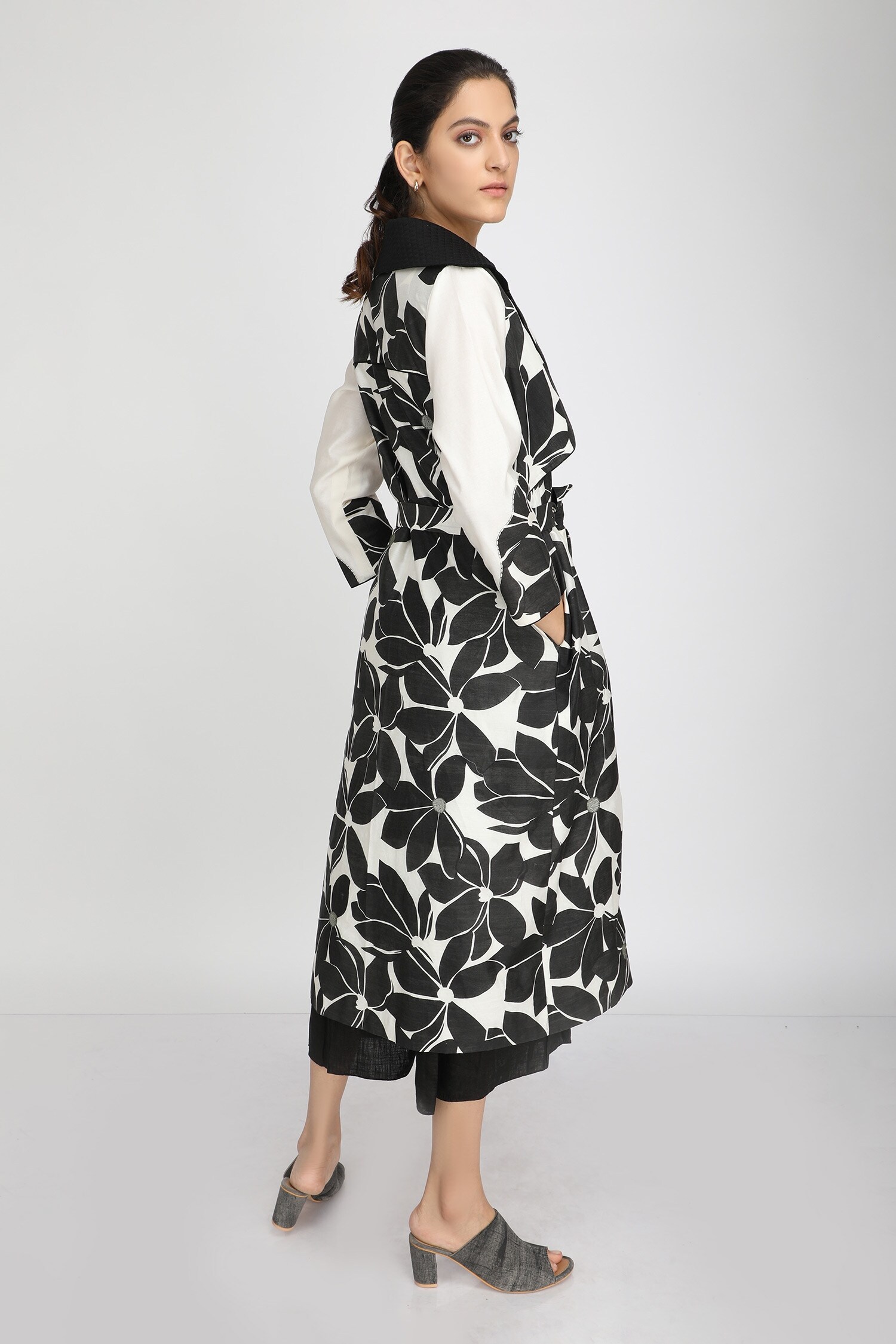 Buy Arcvsh by Pallavi Singh Organza Jacket & Linen Jumpsuit Set Online