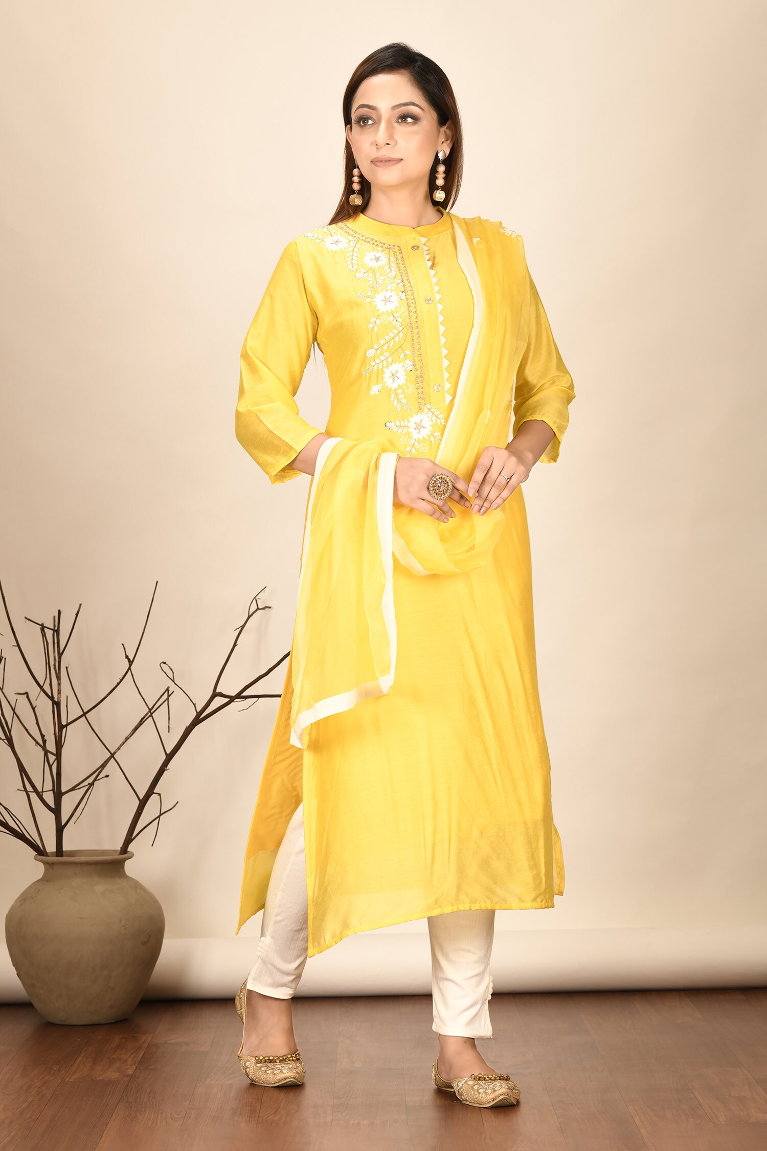 Buy Nazaakat by Samara Singh Yellow Dola Silk Embroidered Kurta Set