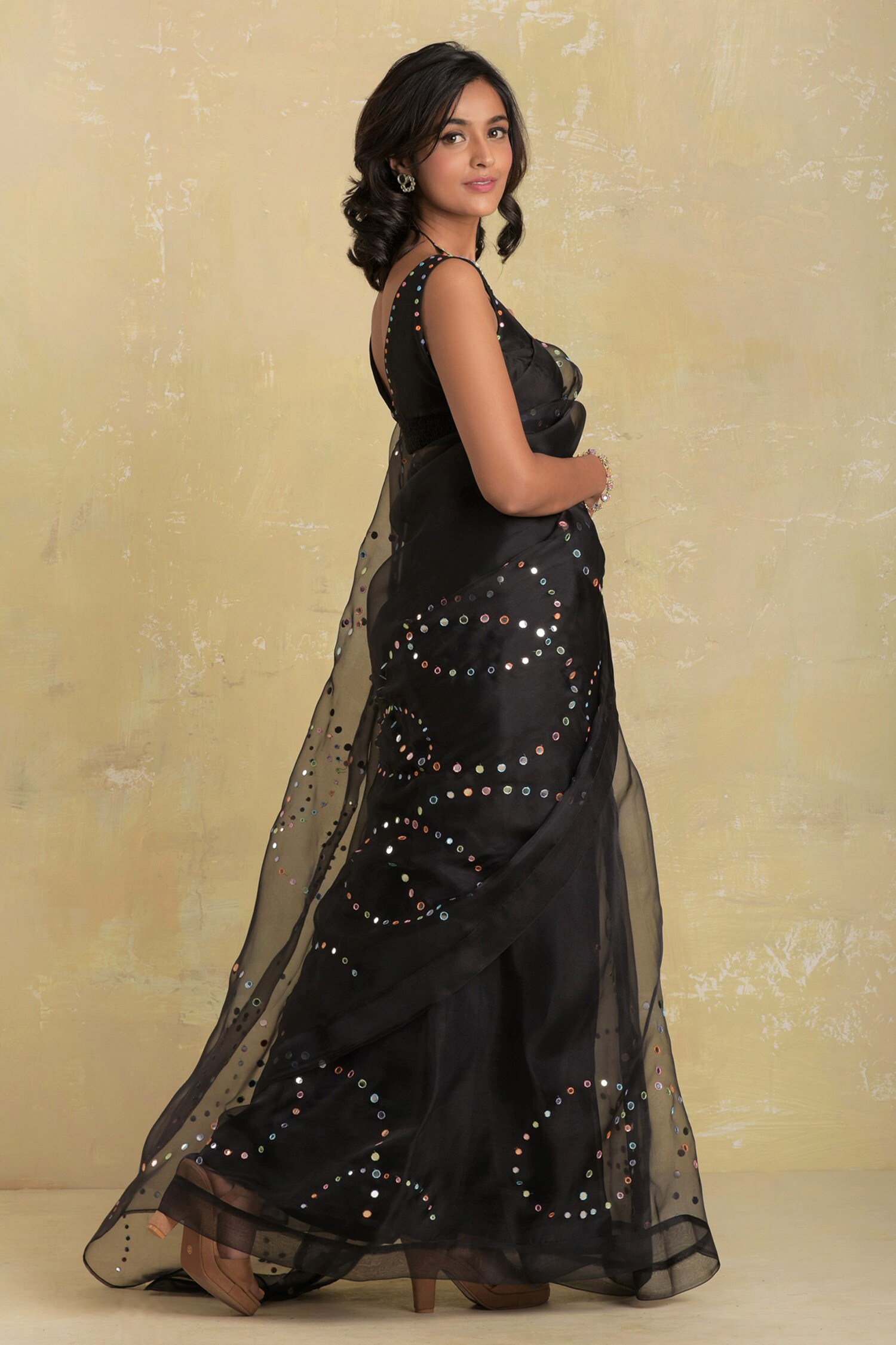 Buy Black Sarees for Women by PRATHAM BLUE Online | Ajio.com