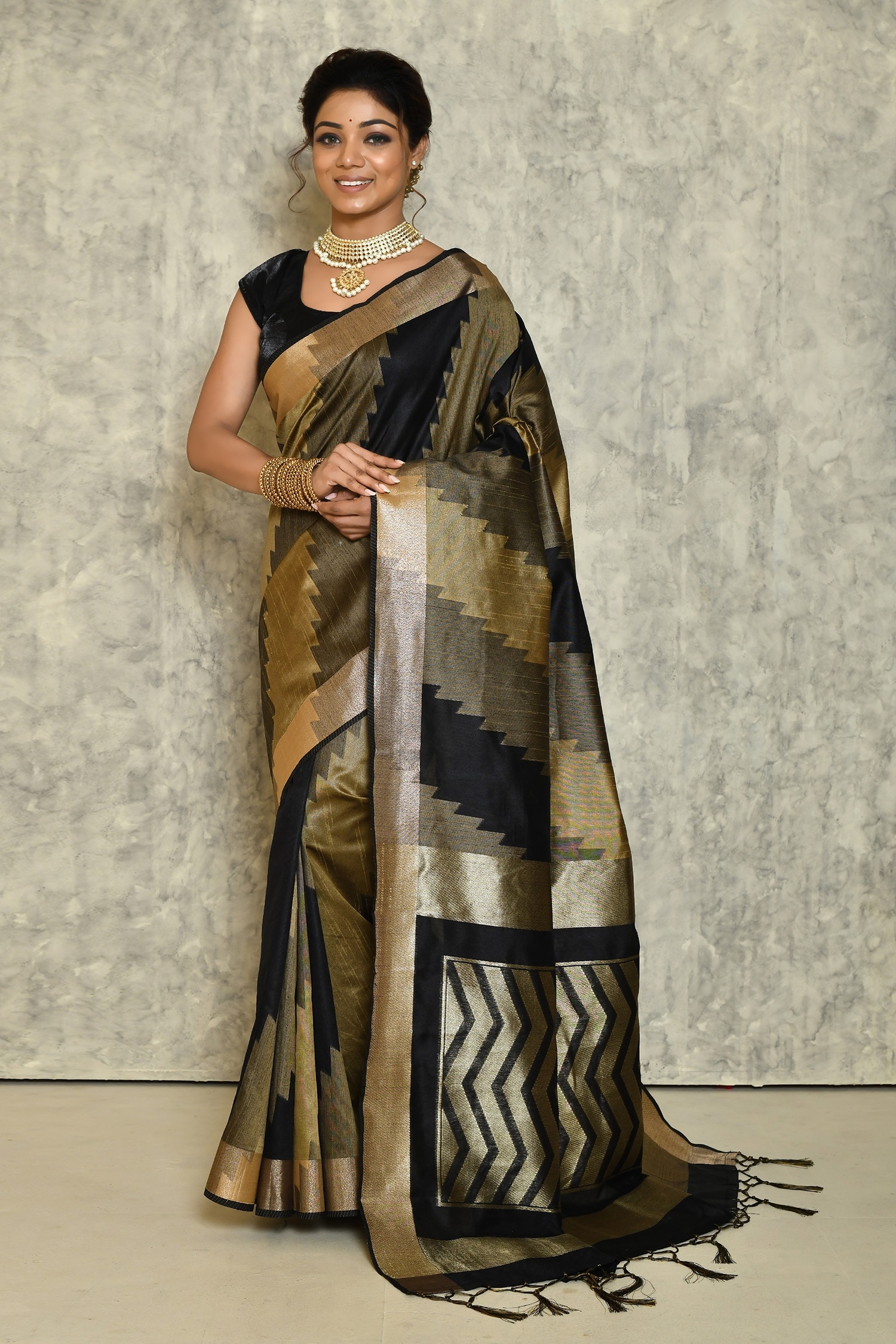 Naintara Bajaj Black Handloom Silk Woven Geometric Pattern Saree For Women