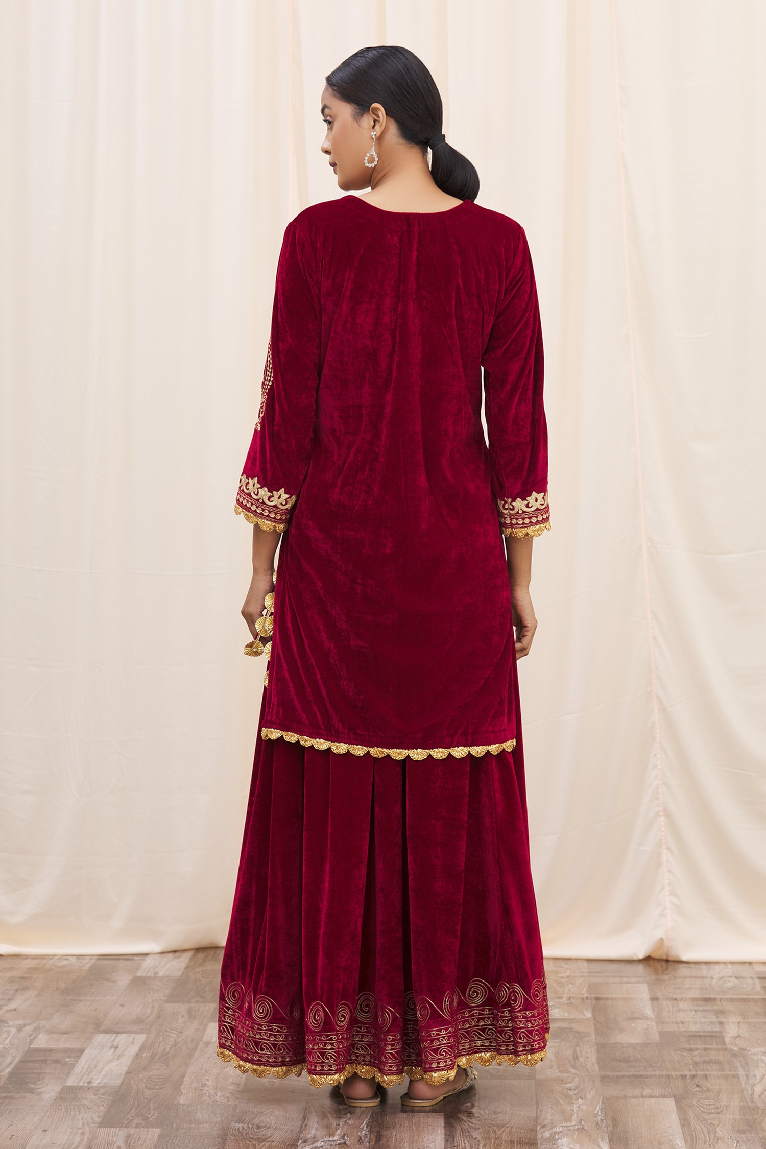 Buy Velvet Kurta Set by Samyukta Singhania at Aza Fashions