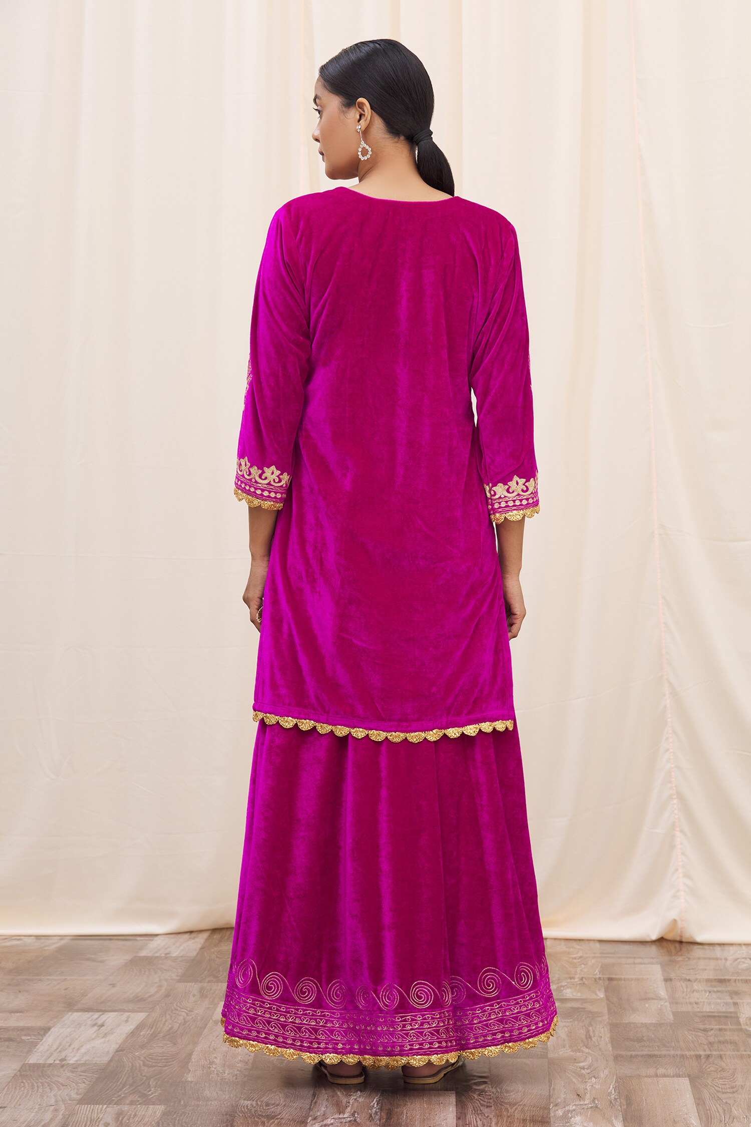 Buy Velvet Kurta Set by Samyukta Singhania at Aza Fashions