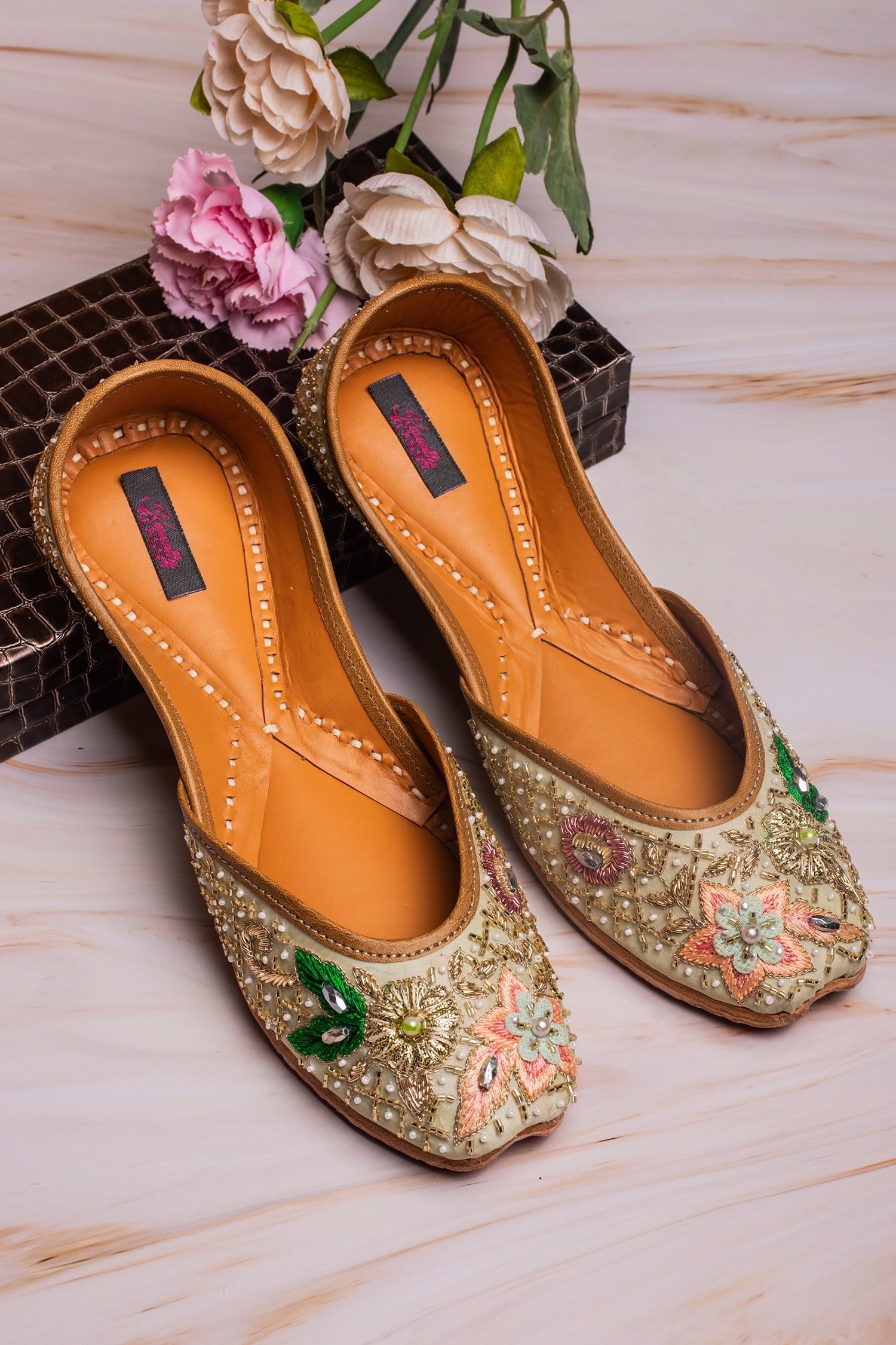 Kasually Klassy Green Leather Floral Embroidered Juttis