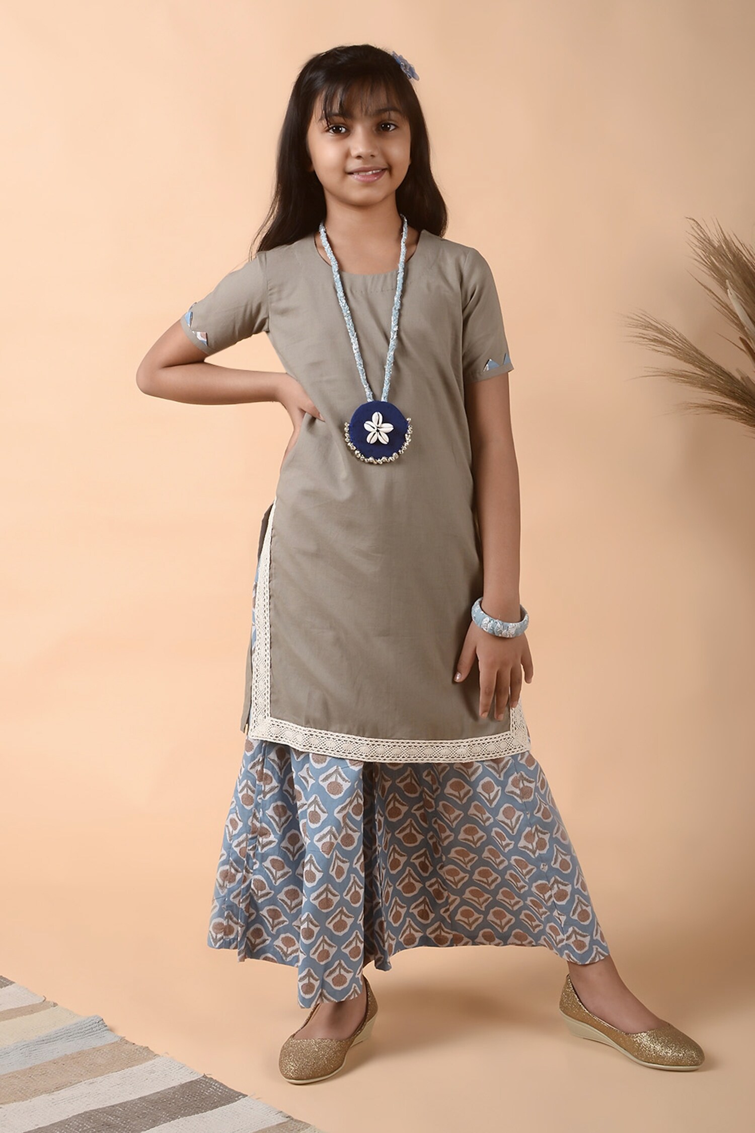 Buy online Blue Jacket Style Kurti from Kurta Kurtis for Women by Kurti  Palace for ₹1699 at 0% off | 2023 Limeroad.com