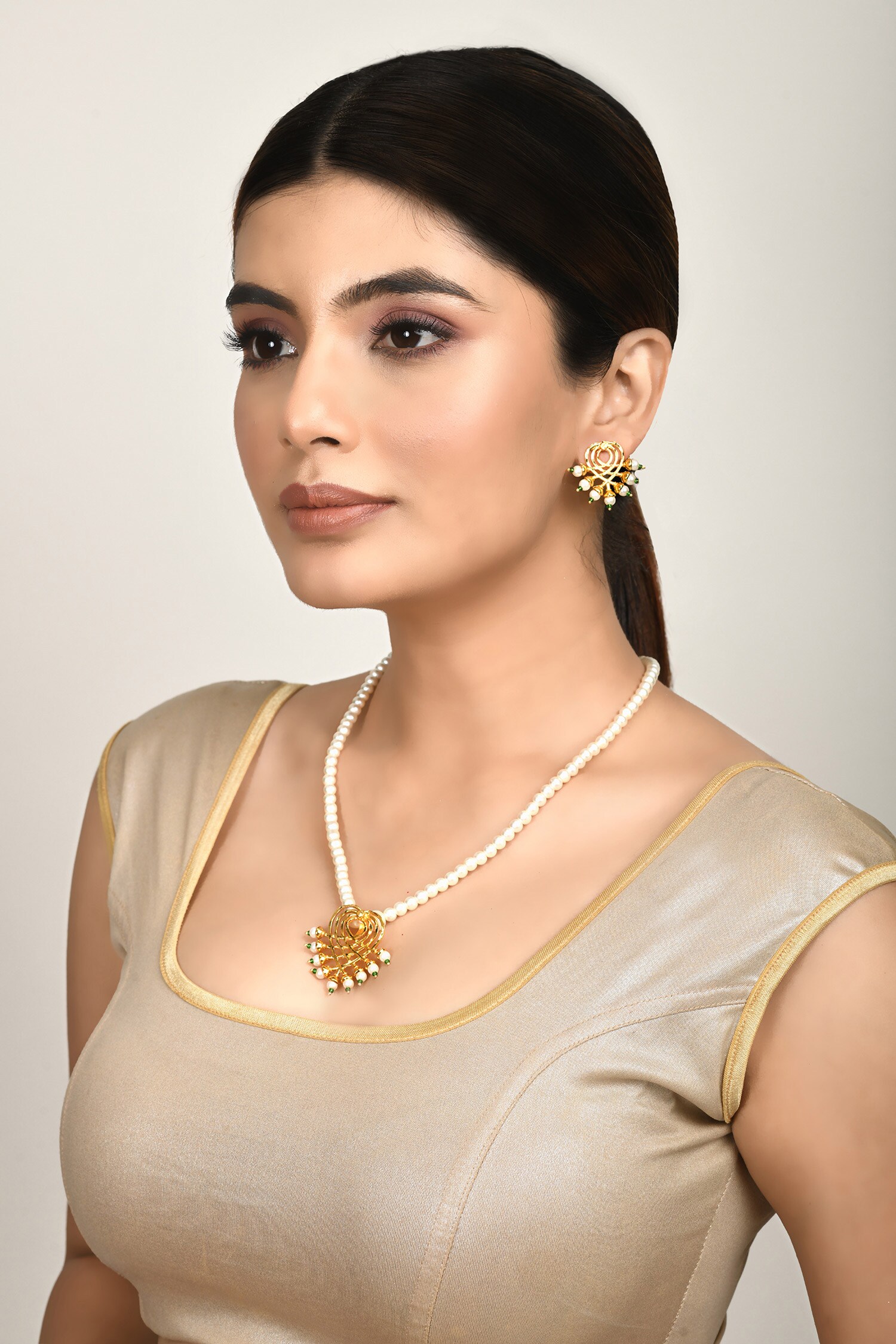 Buy Gold Plated Pearl Bead Pendant Necklace Set by Nayaab by Aleezeh
