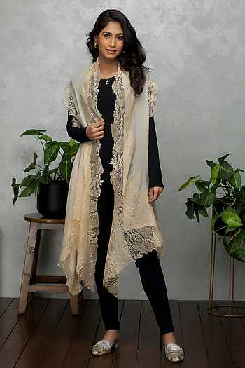 OPEN FRONT CAPE WITH LACE DRIPPING IN DECO