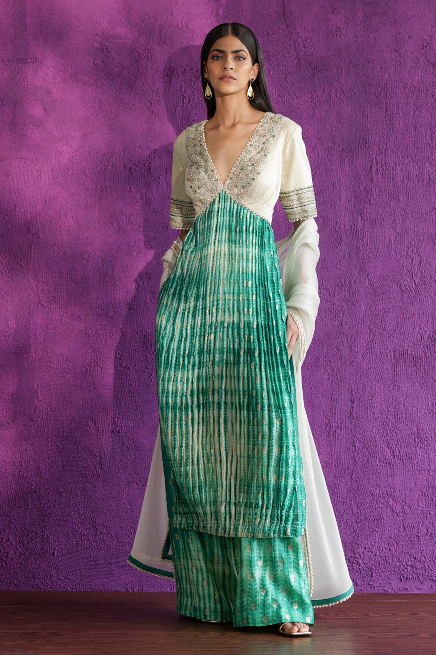 Buy Green Raw Silk Embroidery Dabka Plunge V Kurta Palazzo Set For Women By Qbik Online At Aza