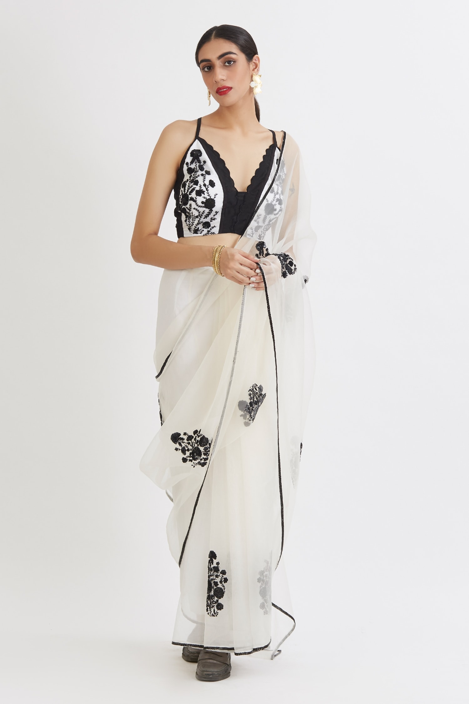 Peeli Dori White Silk Organza Embroidery V Neck Saree With Blouse For Women
