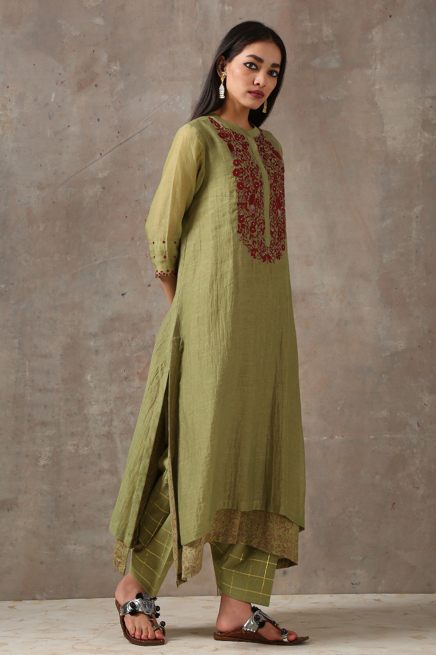 Buy Green Handloom Chanderi Mandarin Collar Kurta Set For Women by